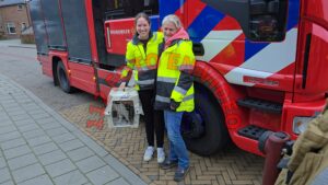 Kat reist mee in motor van auto met als eindbestemming Delden, eigenaar onbekend